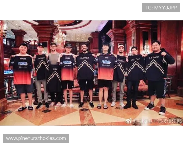 Karsa与Ming合影分享上海一日游与帮主补过生日温馨时光